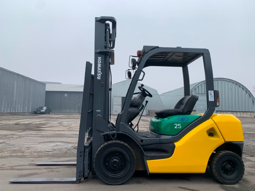 Вилковий автонавантажувач Komatsu з бічним зміщенням. Модель: FG25C-15. Львів - зображення 1