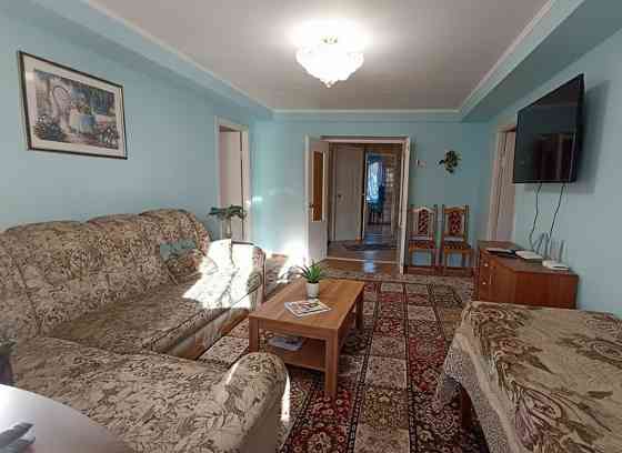 Здам подобово 4-к квартиру в центрі Києва. бул Л.Укоаїнки 9 Киев
