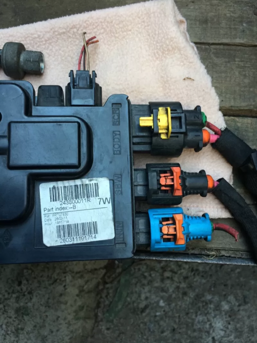 Бу разъём фишка блока предохранителей Renault Megane 3 243800011R , желтая . Кропивницький - зображення 2