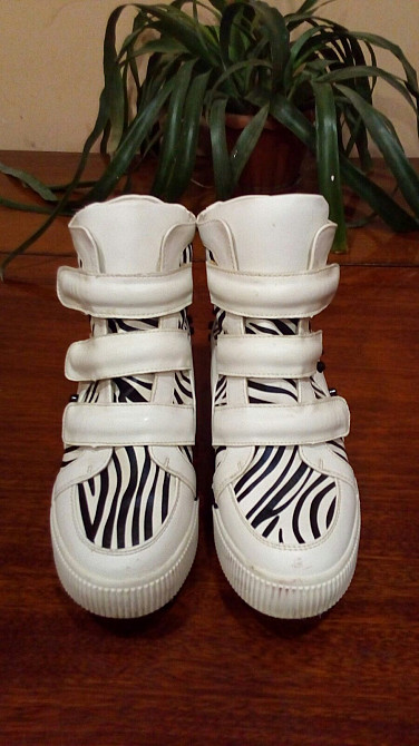 Снікерси Київ - зображення 1