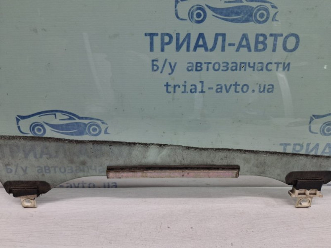Стекло двери переднее правое Toyota Auris E150 1.6 БЕНЗИН 1ZRFAE 2006 (б/у) Київ - зображення 2