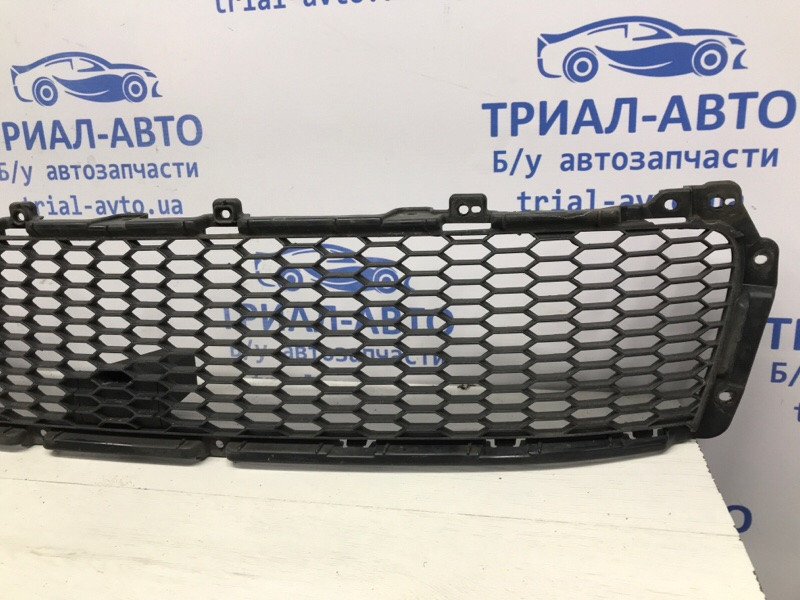 Решетка бампера центральная Mitsubishi Outlander XL 2.2 DIESEL 4N14 2007 (б/у) Киев - изображение 3