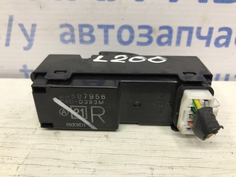 Кнопка стеклоподъемника Mitsubishi L200 KB 2.5 ДИЗЕЛЬ 4D56U 2006 (б/у) Київ - зображення 3