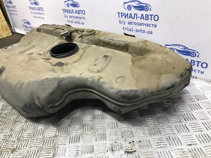 Бак топливный пластик Toyota Avensis T25 1.8 БЕНЗИН 1ZZFE 2002 (б/у) Киев - изображение 3