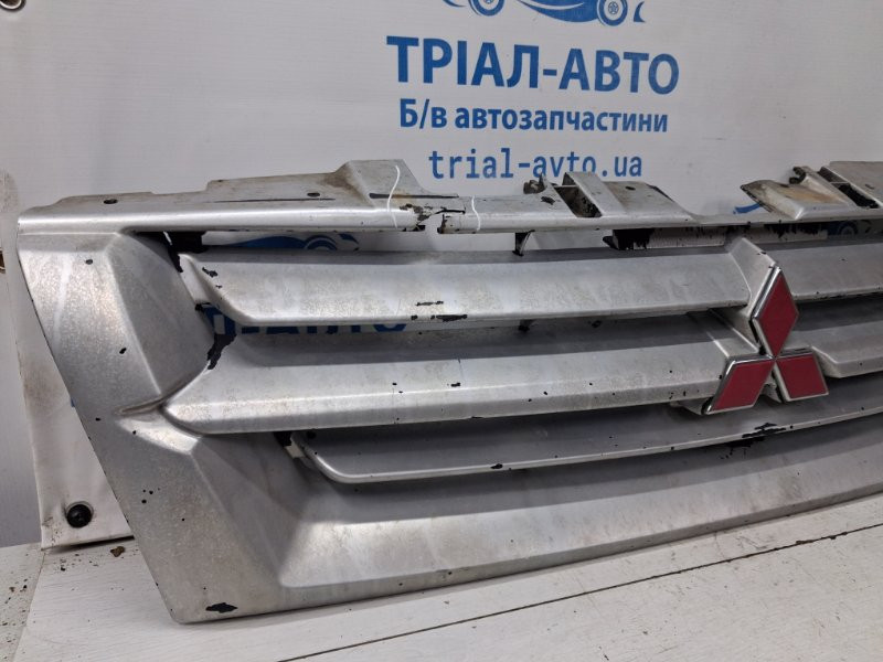 Решетка радиатора Mitsubishi Pajero Wagon 3 3.2 ДИЗЕЛЬ 4M41 1999 (б/у) Київ - зображення 2