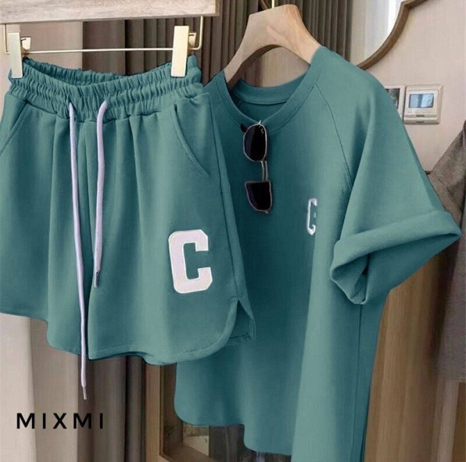 Женский летний спортивный костюм в расцветках