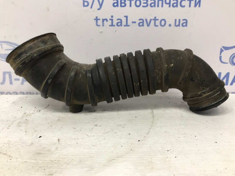 Патрубок воздушного фильтра Mitsubishi Pajero Sport K9 2.5 DIESEL 4D56 1996 (б/у) Киев - изображение 4