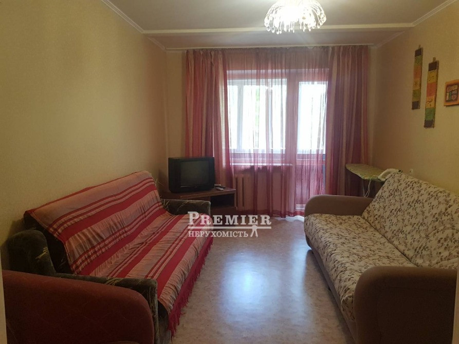 У продажу трикімнатна квартира, перепланована в кухню-студію Чорноморськ - зображення 2