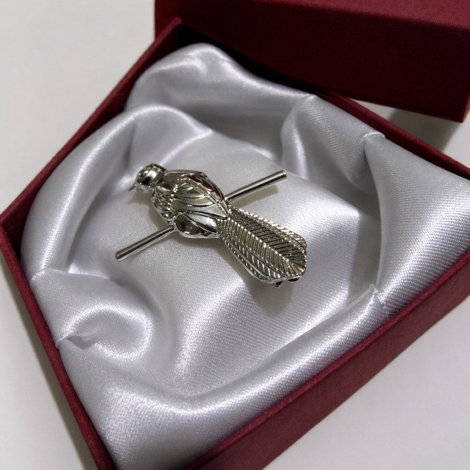 Брошь Пересмешник: Когда слова — оружие, а молчание — власть. Символ Мастера над монетой, Київ - зображення 10