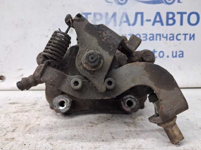 Суппорт задний правый Toyota Auris E150 1.6 БЕНЗИН 1ZRFAE 2006 (б/у) Київ - зображення 3