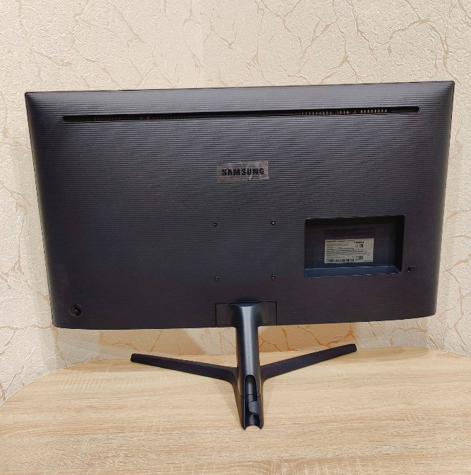 Монітор 32" Samsung U32J590U 3840x2160 4K UltraHD/VA/LED/75Гц/4мс+HDMI Роздільна - зображення 4