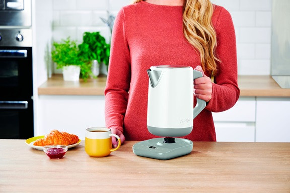 Электрочайник NINJA White KT200EUWH 1.7 л белый Киев - изображение 10