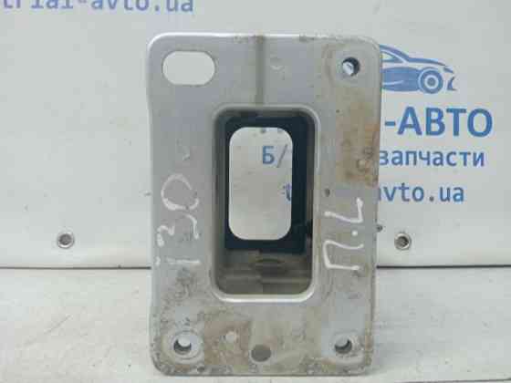 Кронштейн усилителя переднего бампера Hyundai I30 2007-2012 647102L000 (Арт. 61679) Киев