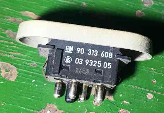 Бу кнопка люка Opel Vectra, Omega, Calibra, Senator 90313608, 03932505 Кропивницький