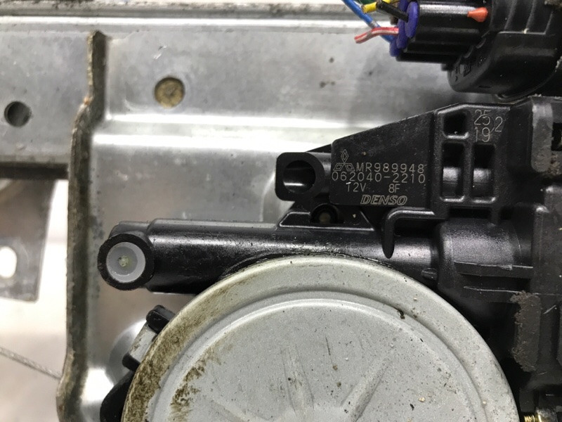 Стеклоподъемник задний левый Mitsubishi Pajero Wagon 3 3.2 ДИЗЕЛЬ 4M41 1999 (б/у) Киев - изображение 4