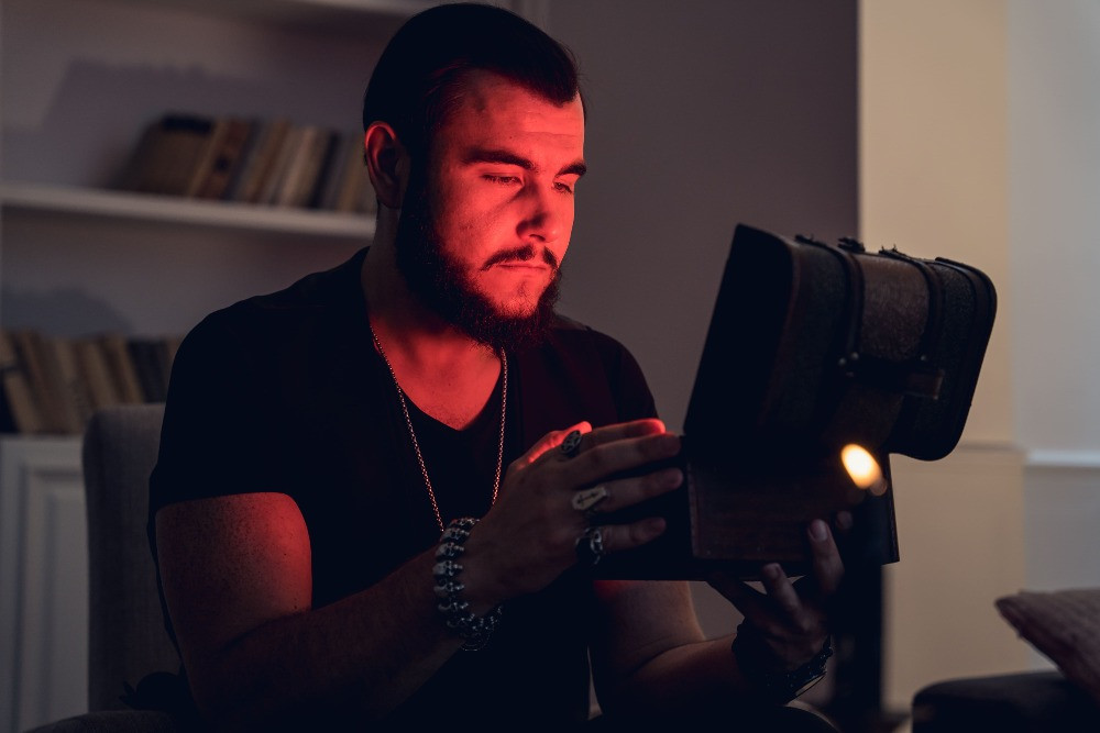 Магічна допомога від мага та екстрасенса Віктора Литовського — привороти, зняття порчі, захист, Таро Київ - зображення 1