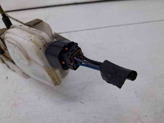 Замок двери передний левый Mitsubishi Pajero Wagon 3 3.2 ДИЗЕЛЬ 4M41 1999 (б/у) Київ