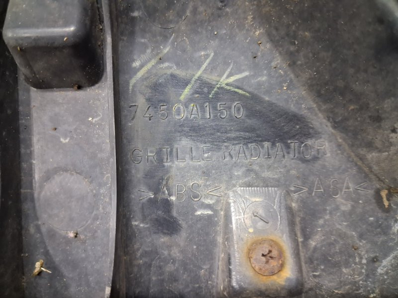 Решетка радиатора Mitsubishi Pajero Wagon 4 3.2 ДИЗЕЛЬ 4M41 2006 (б/у) Киев - изображение 8