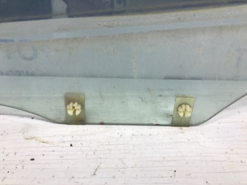 Стекло двери заднее правое Mitsubishi Pajero Wagon 3 3.2 ДИЗЕЛЬ 4M41 1999 (б/у) Киев - изображение 2