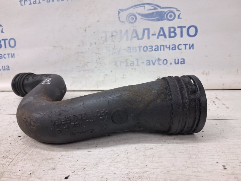 Патрубок интеркулера Volkswagen Caddy 2K 1.9 DIESEL BJB 2003 (б/у) Киев - изображение 2