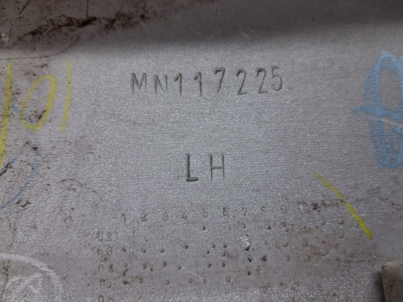 Накладка крыла Mitsubishi Pajero Wagon 1999-2006 MN117225 (Арт. 69868) Киев - изображение 4