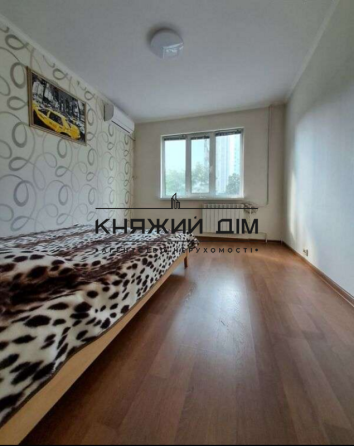 Продаж 3-кімнатної квартири на Харківському шосе Київ