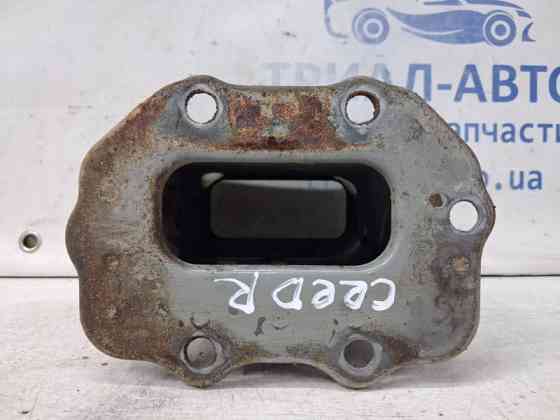 Кронштейн усилителя переднего бампера Kia Ceed ED 1.6 DIESEL D4FB 2006 прав. (б/у) Киев