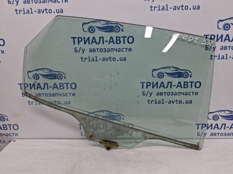 Стекло двери заднее правое Kia Ceed JD 1.6 DIESEL D4FB 2012 (б/у) Киев - изображение 1