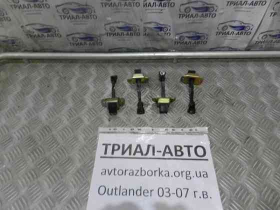 Ограничитель двери передний правый Mitsubishi Outlander CU 2.4 БЕНЗИН 4G69 2003 (б/у) Київ