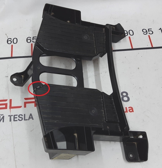 Кронштейн центральной консоли с повреждением Tesla model X 1055316-00-D Киев - изображение 3
