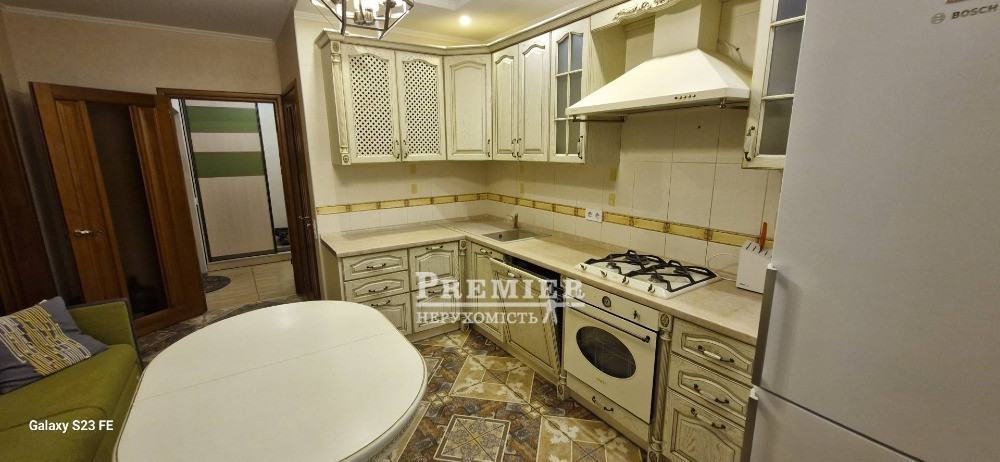 У продажу трикімнатна простора, світла двостороння квартира Черноморск - изображение 8