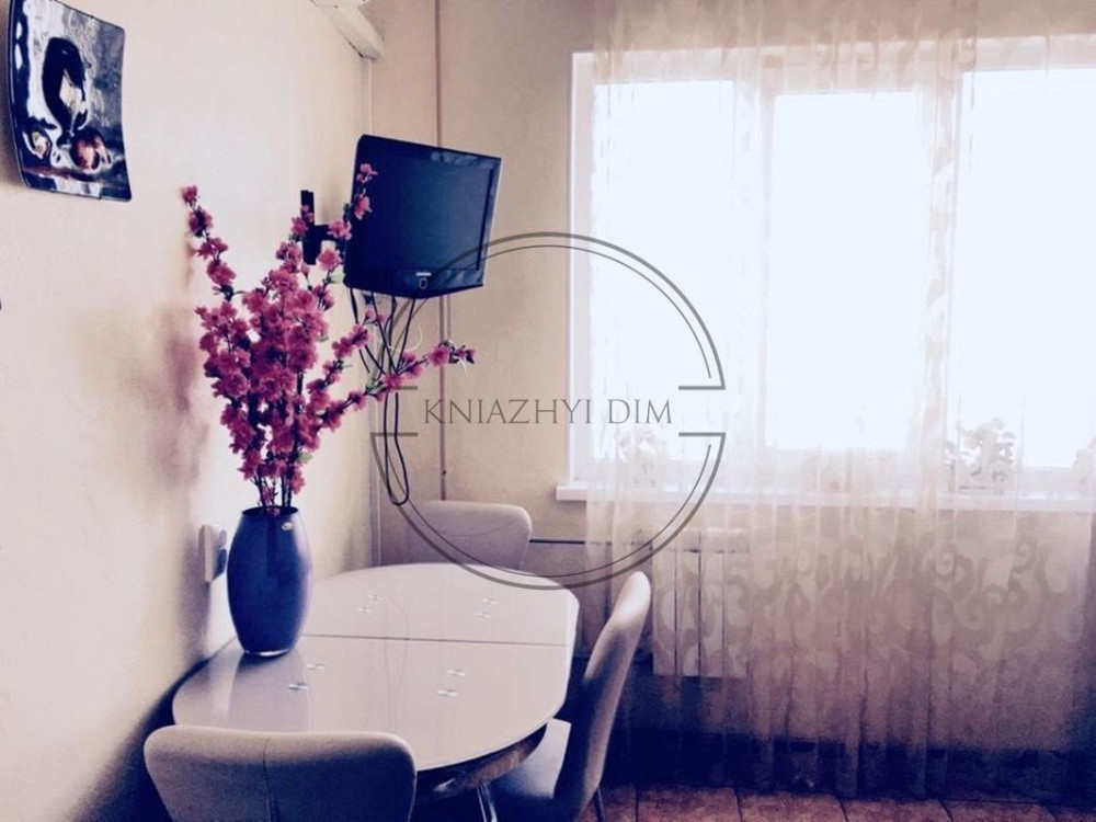 Продається чудова 3 кімнатна роздільна квартира на Подолі, на проспекті Правди 8 А Київ - зображення 11