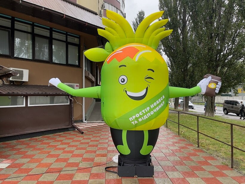 Зовнішня реклама ресторану Надувний чоловічок грузин Київ - зображення 2