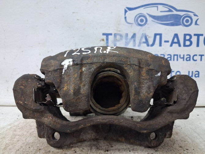 Суппорт передний правый Toyota Avensis T25 1.8 БЕНЗИН 1ZZFE 2002 (б/у) Киев - изображение 2