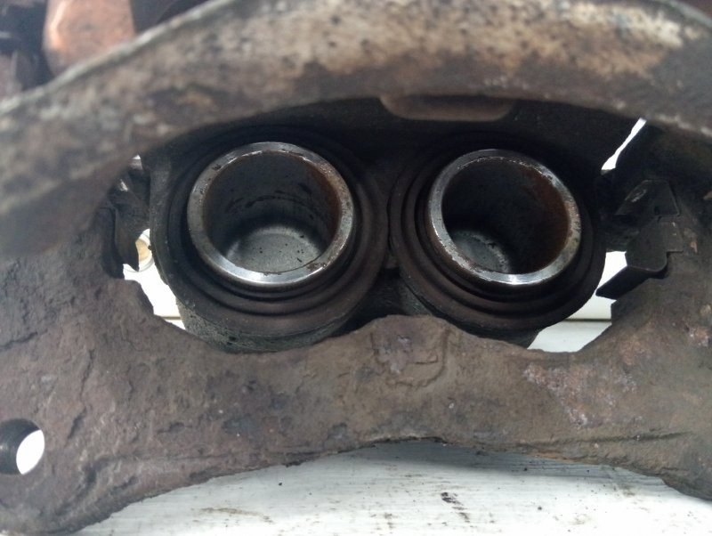 Суппорт передний левый Mitsubishi Pajero Wagon 3 3.2 ДИЗЕЛЬ 4M41 1999 (б/у) Киев - изображение 2