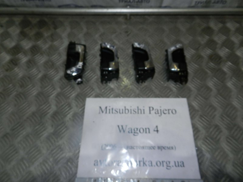 Ручка двери внутреняя передняя правая Mitsubishi Pajero Wagon 4 3.2 ДИЗЕЛЬ 4M41 2006 (б/у) Киев - изображение 1