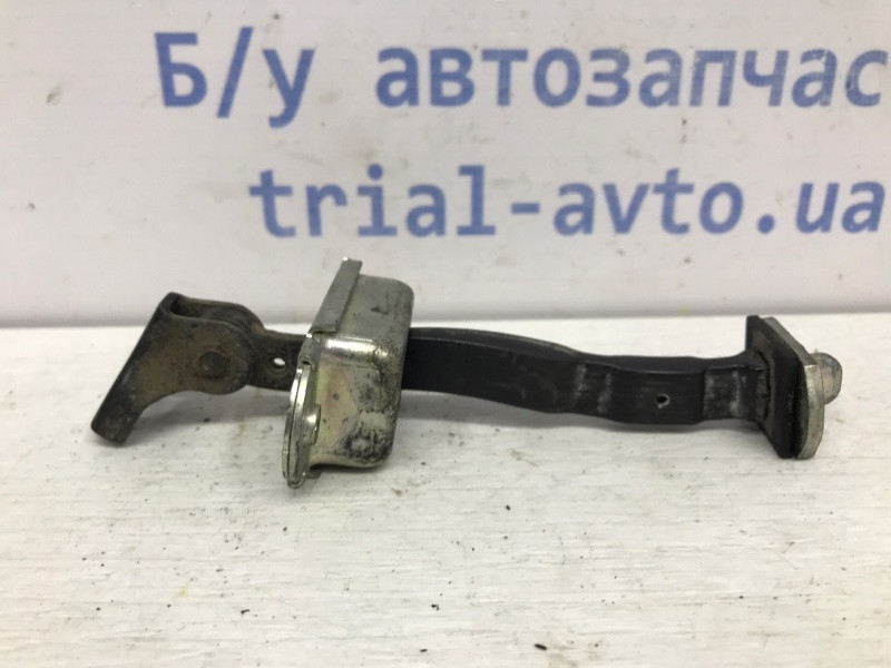 Ограничитель двери задний правый Nissan Navara 2004-2015 82430ZP60A (Арт. 43109) Київ - зображення 1