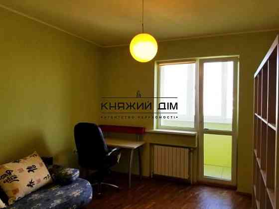 Простора, стильна 3-х к. кв. Севастопольська площа. № 11154088 Киев