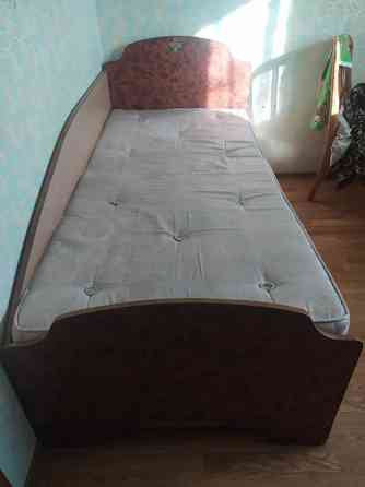 Б/у ліжко з матрасом та 2 виїзними ящиками Лозова