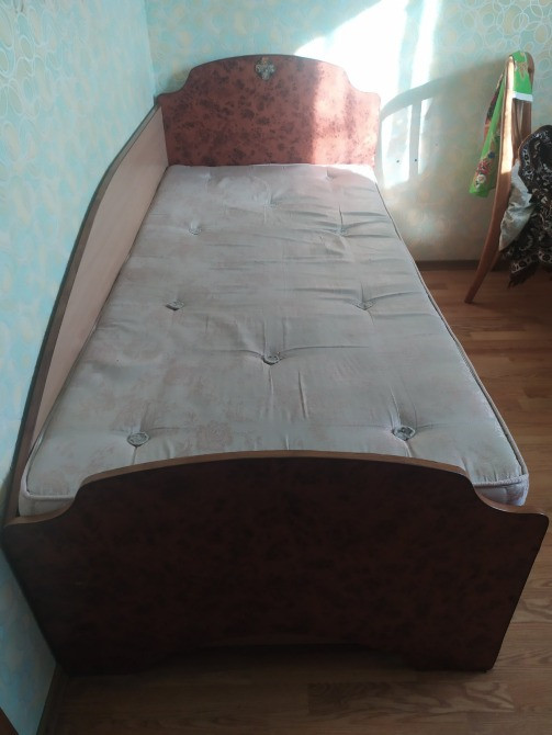 Б/у ліжко з матрасом та 2 виїзними ящиками Лозова - зображення 1