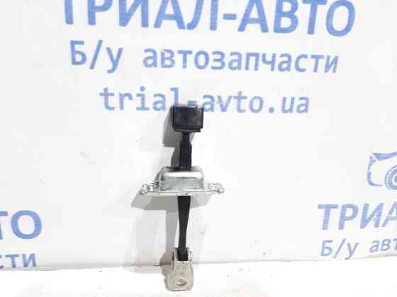 Ограничитель двери передний правый Mitsubishi Lancer 10 1.5 БЕНЗИН 4A91 2007 (б/у) Киев