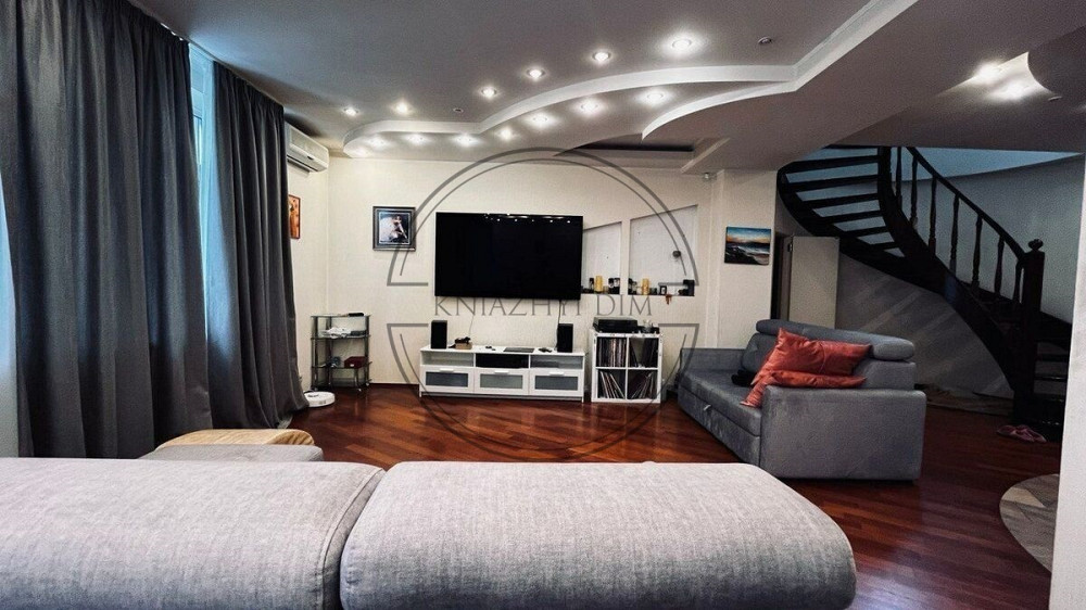 БЕЗ КОМІСІЇ !!! Оренда дворівневої 4-х к. кв. з великою терасою у центрі, м. Палац Україна. № 112007 Киев - изображение 2