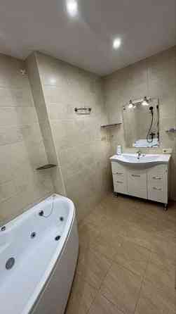 Продается 3_х ком квартира на БЕРЕЗНЯКАХ, ул. Юрия Шумского, 10 Київ