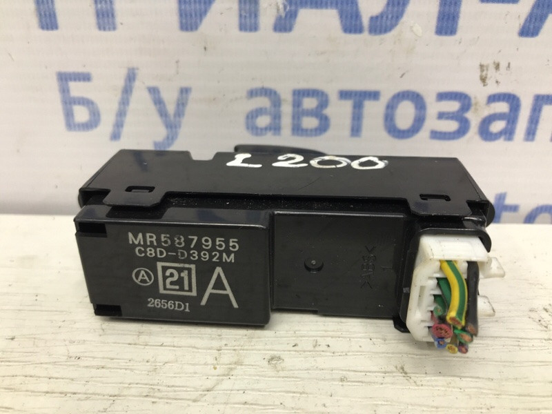 Кнопка стеклоподъемника Mitsubishi L200 KB 2.5 ДИЗЕЛЬ 4D56U 2006 (б/у) Київ - зображення 3