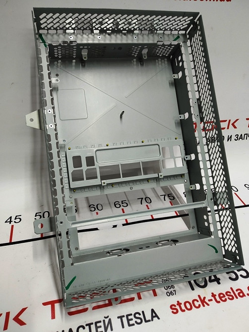 Корпус металлический MCU (основного монитора) Tesla model S 1010367-11-C Киев - изображение 1