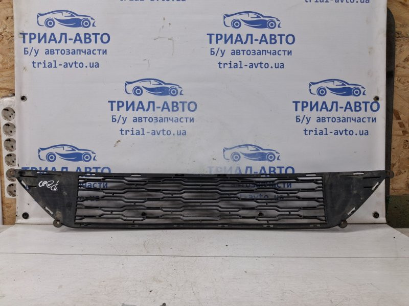 Решетка бампера центральная Kia Ceed ED 1.6 DIESEL D4FB 2006 (б/у) Киев - изображение 4