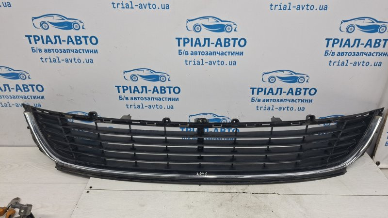 Решетка бампера центральная Renault Megane 3 1.5 DIESEL K9K 2008 (б/у) Київ - зображення 1