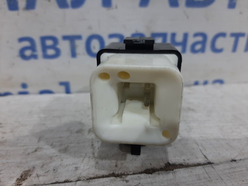 Кнопка стеклоподъемника Mitsubishi Pajero Wagon 3 3.2 ДИЗЕЛЬ 4M41 1999 (б/у) Киев - изображение 3