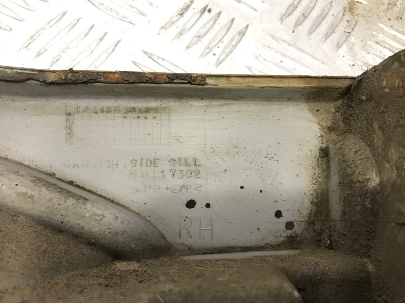 Накладка порога внешняя правая Mitsubishi Pajero Wagon 3 3.2 ДИЗЕЛЬ 4M41 1999 (б/у) Київ - зображення 8