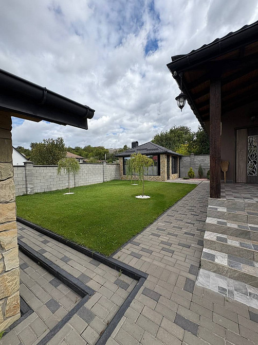 Продаж 2 поверхового будинку з меблями і ділянкою на 9.5 сотки, 150 кв. м, 4 кімнати Ровно - изображение 1